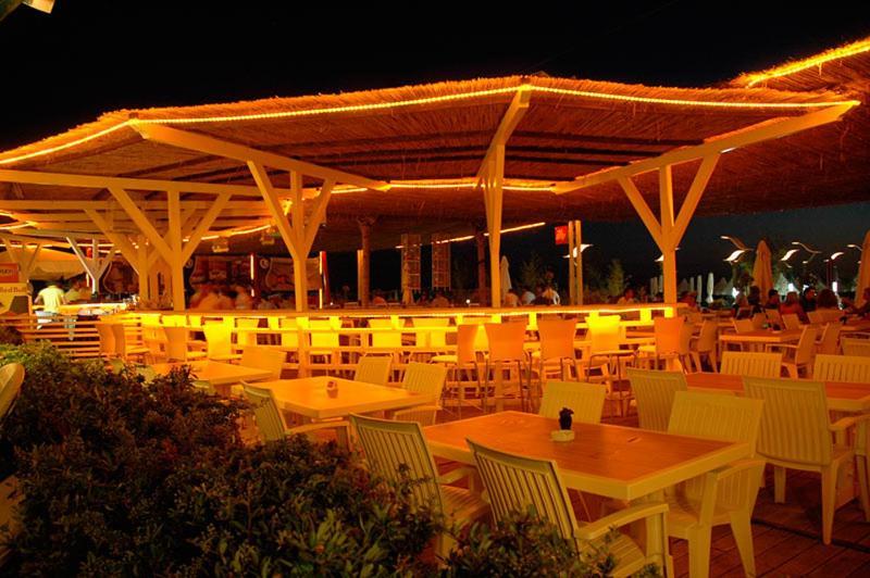 Vela Restaurant *
