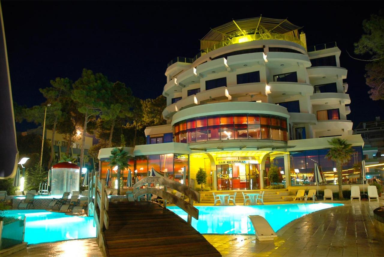 Vela Restaurant *