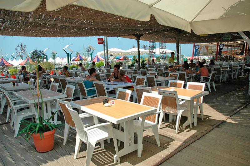Vela Restaurant Hotel *